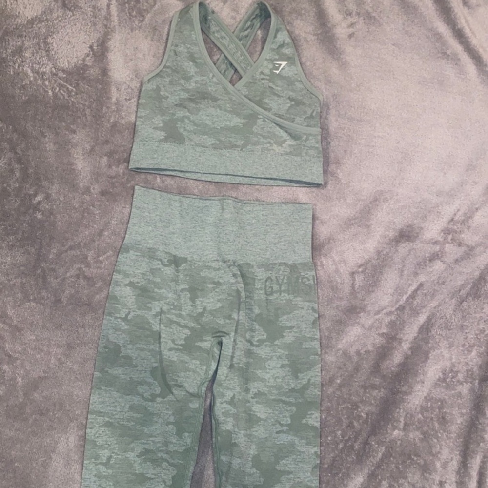 Gymshark camo seamless sage green set size small